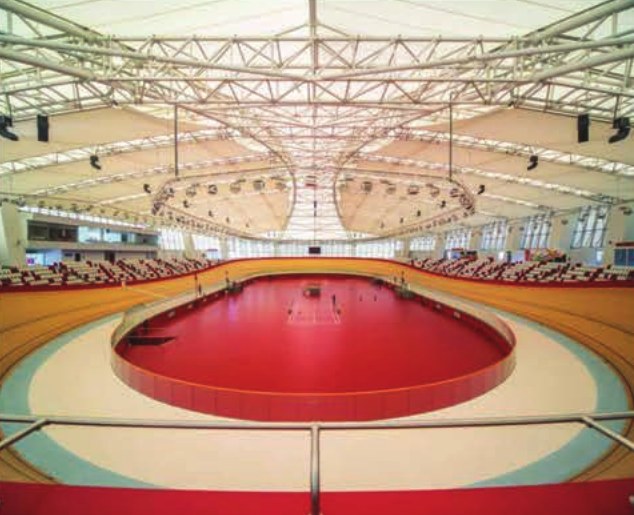 Lintasan kayu dan atap rangka baja Velodrome Rawamangun